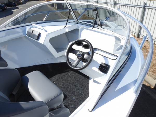 Tomahawk Classic 520 Runabout 15