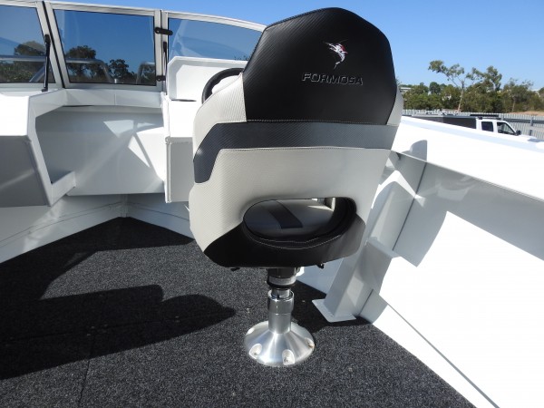 Tomahawk Classic 520 Runabout 4